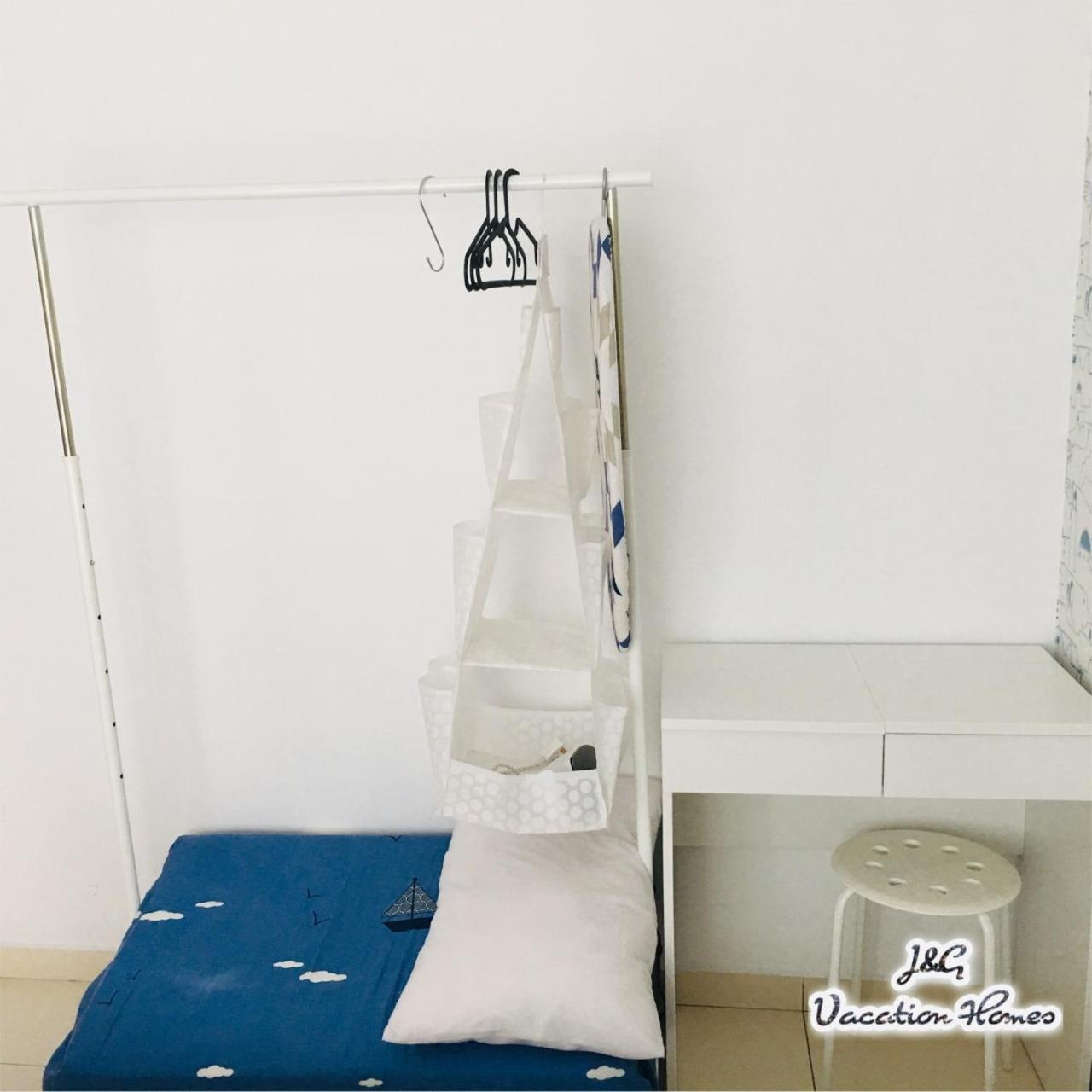 Santorini By J&g Apartment *